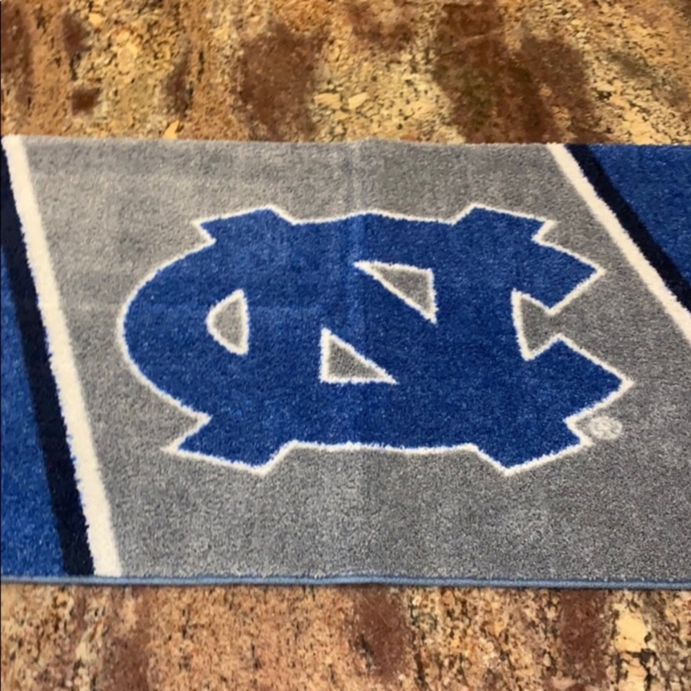 UNC Rug • Tar Heels 19.5” x 31” Rubber-Back • NWOT • Never Used • NEW, Rolled